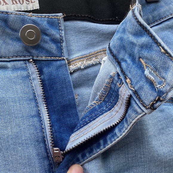 Knox Rose ladies cropped faded jeans. Size 12. Colourful side stripe. High rise. - Picture 9 of 14